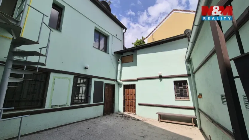 Pronájem obchodního prostoru, Kladno, T. G. Masaryka, 157 m2