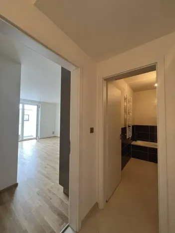 Pronájem bytu 2+kk, Praha - Prosek, Litvínovská, 60 m2