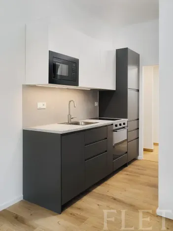 Pronájem bytu 1+kk, Praha - Karlín, Křižíkova, 22 m2