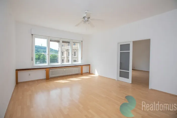 Pronájem bytu 4+1, Praha - Nové Město, Masarykovo nábřeží, 110 m2