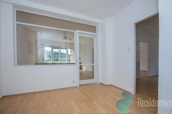 Pronájem bytu 4+1, Praha - Nové Město, Masarykovo nábřeží, 110 m2