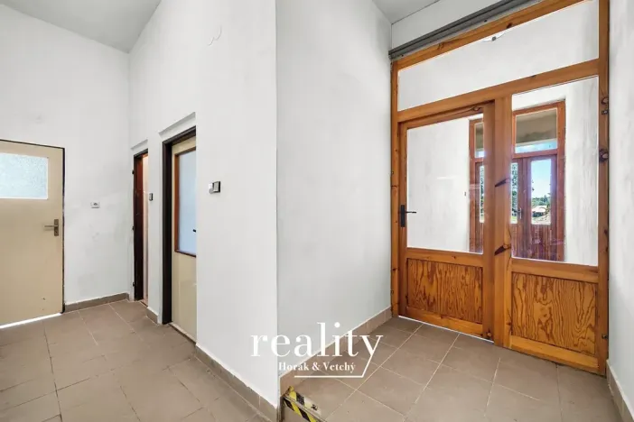 Pronájem komerční nemovitosti, Hladov, 3500 m2