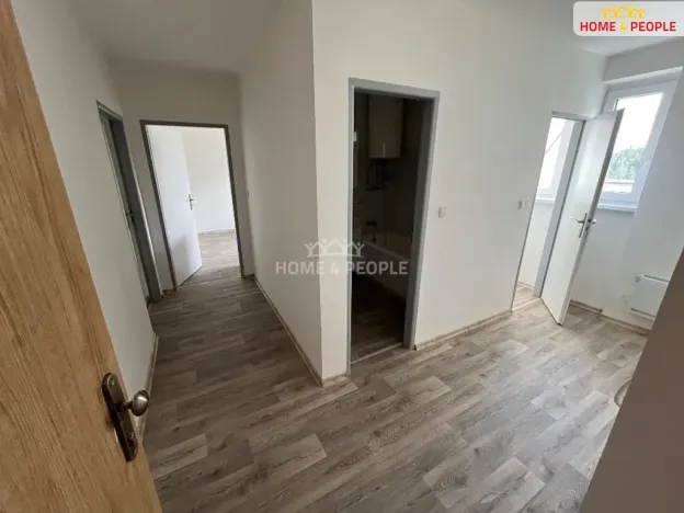 Pronájem bytu 2+1, Karlovy Vary, Závodu míru, 71 m2
