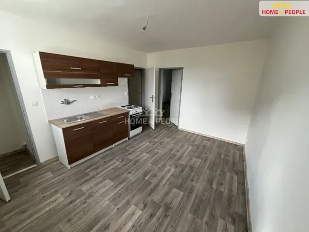Pronájem bytu 2+1, Karlovy Vary, Závodu míru, 71 m2