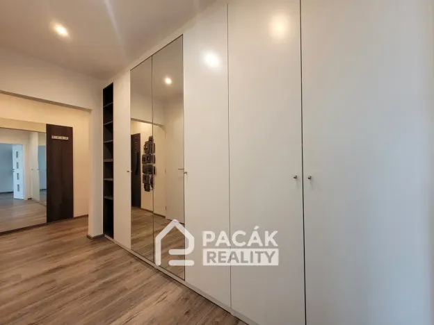 Pronájem bytu 2+1, Olomouc - Neředín, Dělnická, 52 m2