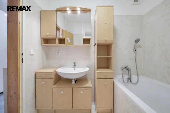 Prodej bytu 2+1, Nová Role, U Plynárny, 69 m2