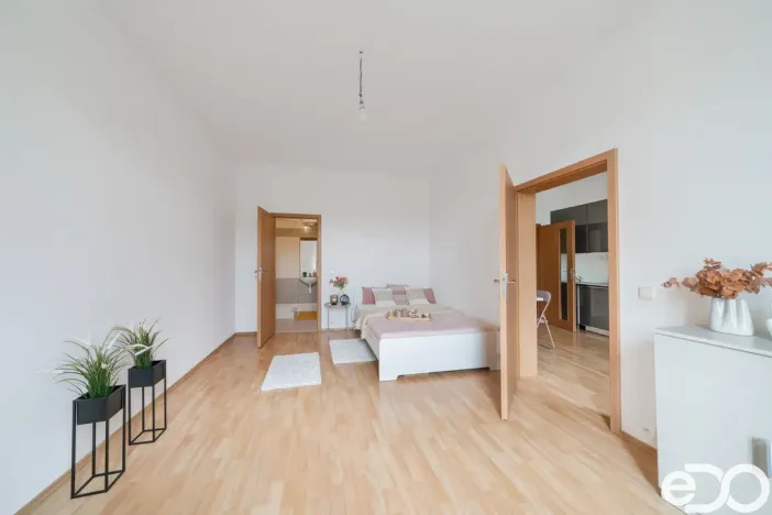 Pronájem bytu 2+kk, Praha, Husinecká, 45 m2