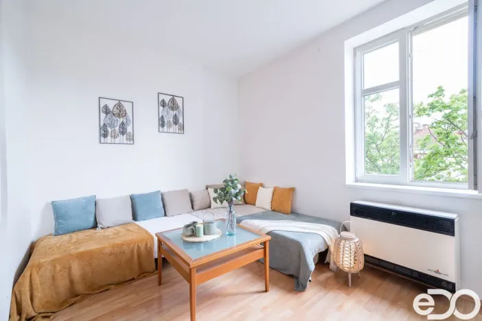 Pronájem bytu 2+kk, Praha, Husinecká, 45 m2
