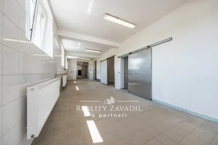 Prodej výrobních prostor, Koleč, 940 m2