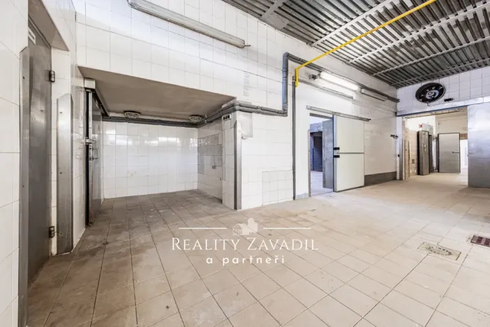 Prodej výrobních prostor, Koleč, 940 m2