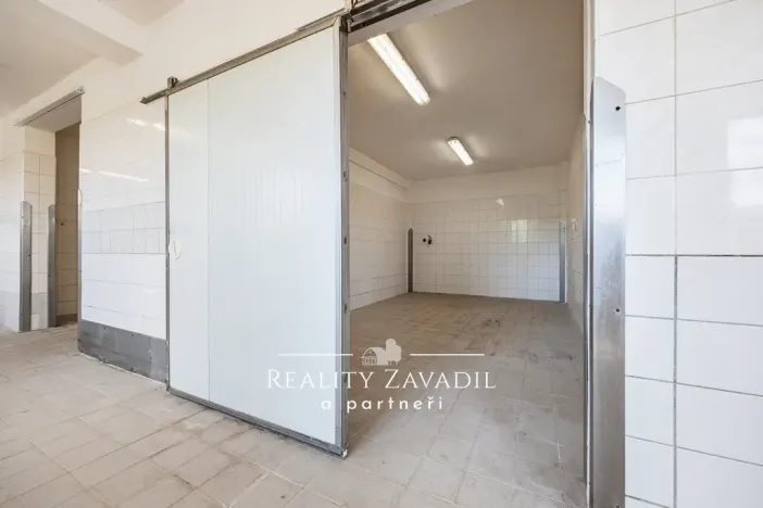 Prodej výrobních prostor, Koleč, 940 m2
