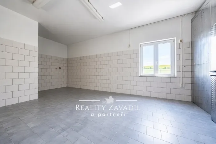Prodej výrobních prostor, Koleč, 940 m2