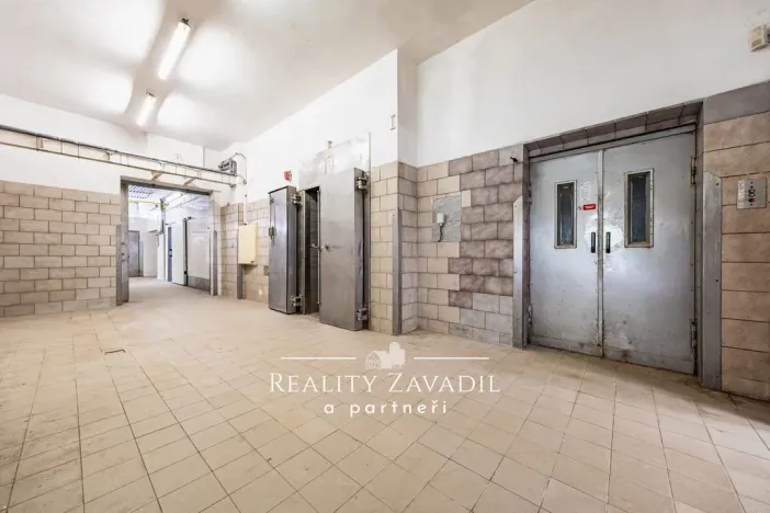 Prodej výrobních prostor, Koleč, 940 m2