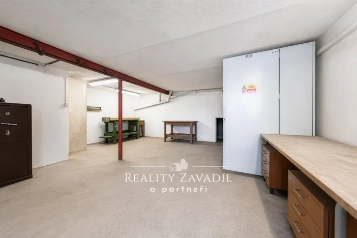 Prodej výrobních prostor, Koleč, 940 m2