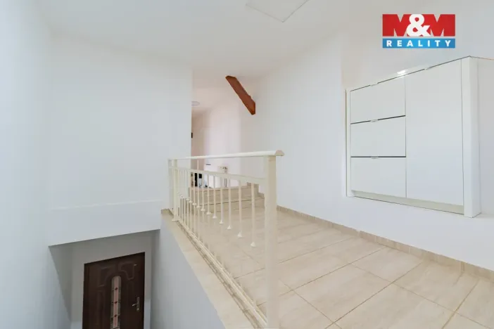 Pronájem atypického bytu, Sokolov, Staré náměstí, 200 m2
