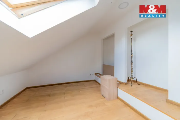 Pronájem atypického bytu, Sokolov, Staré náměstí, 200 m2