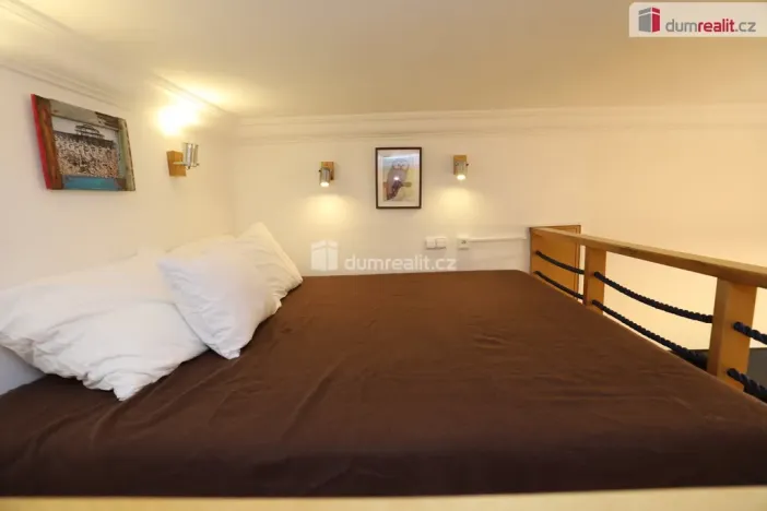 Pronájem bytu 1+1, Praha - Nové Město, Hálkova, 32 m2
