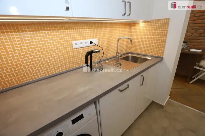 Pronájem bytu 1+1, Praha - Nové Město, Hálkova, 32 m2