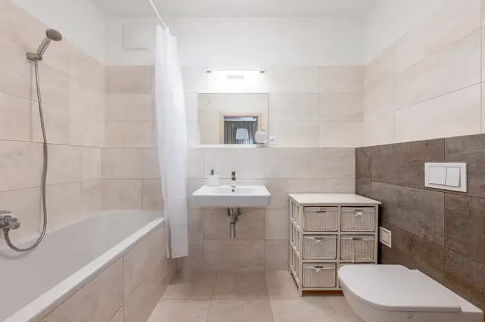 Pronájem bytu 2+kk, Praha - Karlín, U Mlýnského kanálu, 58 m2