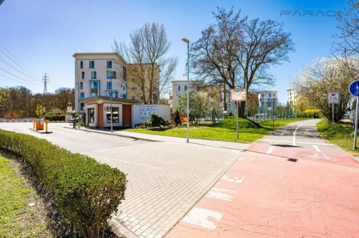 Pronájem bytu 3+kk, Praha - Hloubětín, Nademlejnská, 86 m2