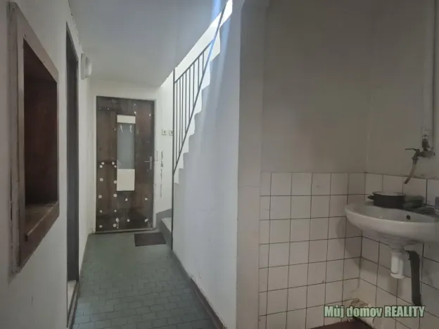 Pronájem výrobních prostor, Světice, V Zahradách, 1100 m2