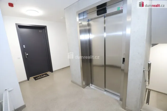 Pronájem bytu 1+kk, Praha - Dolní Chabry, Ústecká, 37 m2
