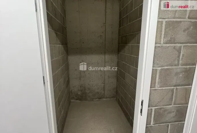 Pronájem bytu 1+kk, Praha - Dolní Chabry, Ústecká, 37 m2