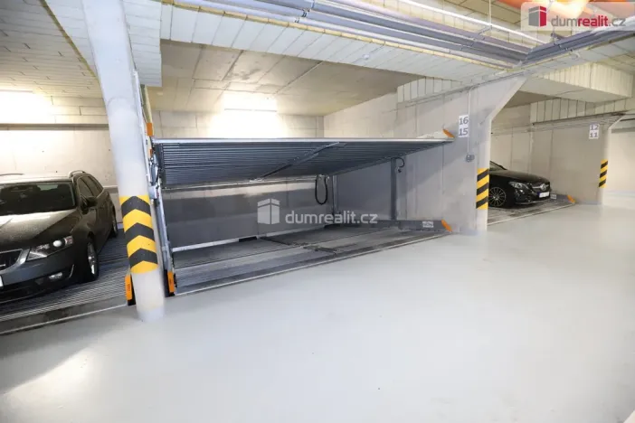Pronájem bytu 1+kk, Praha - Dolní Chabry, Ústecká, 37 m2