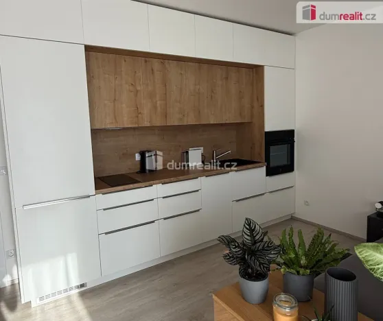 Pronájem bytu 1+kk, Praha - Dolní Chabry, Ústecká, 37 m2