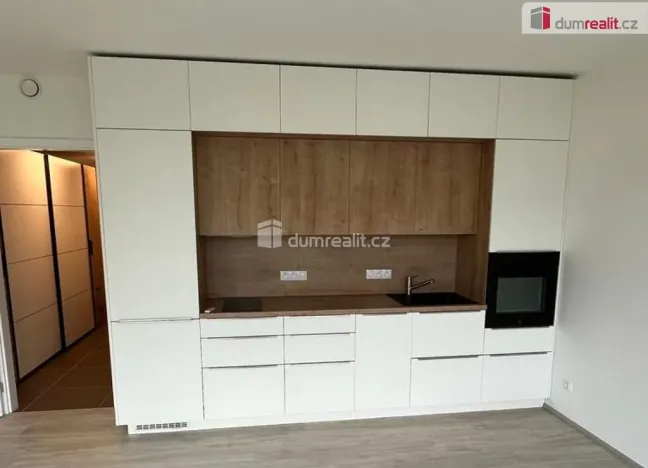 Pronájem bytu 1+kk, Praha - Dolní Chabry, Ústecká, 37 m2