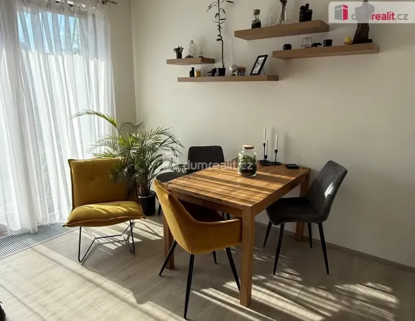 Pronájem bytu 1+kk, Praha - Dolní Chabry, Ústecká, 37 m2