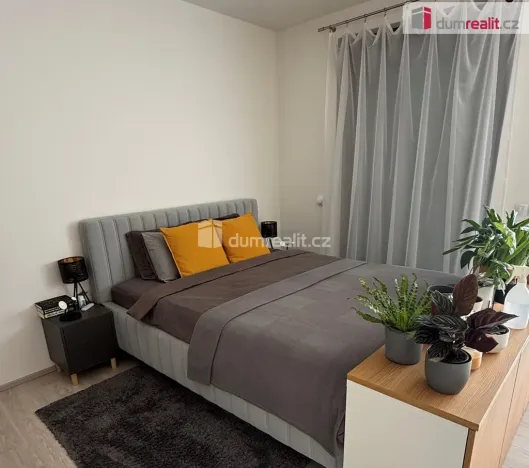 Pronájem bytu 1+kk, Praha - Dolní Chabry, Ústecká, 37 m2