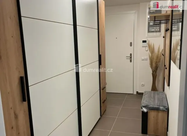 Pronájem bytu 1+kk, Praha - Dolní Chabry, Ústecká, 37 m2