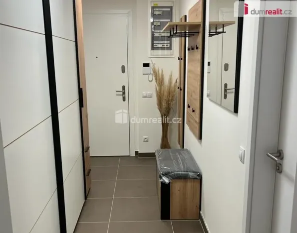 Pronájem bytu 1+kk, Praha - Dolní Chabry, Ústecká, 37 m2