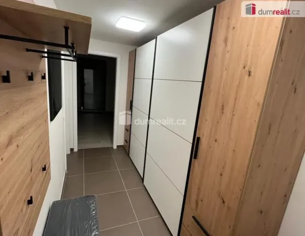 Pronájem bytu 1+kk, Praha - Dolní Chabry, Ústecká, 37 m2
