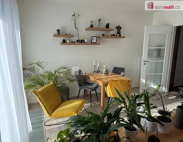 Pronájem bytu 1+kk, Praha - Dolní Chabry, Ústecká, 37 m2