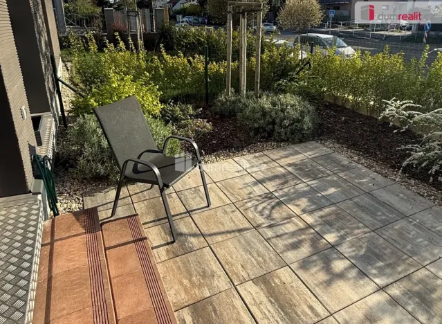 Pronájem bytu 1+kk, Praha - Dolní Chabry, Ústecká, 37 m2