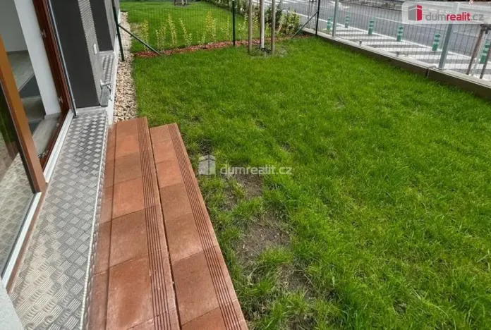 Pronájem bytu 1+kk, Praha - Dolní Chabry, Ústecká, 37 m2