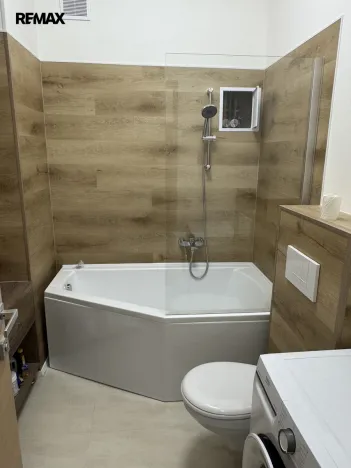 Pronájem bytu 3+1, Karlovy Vary, K. Čapka, 68 m2