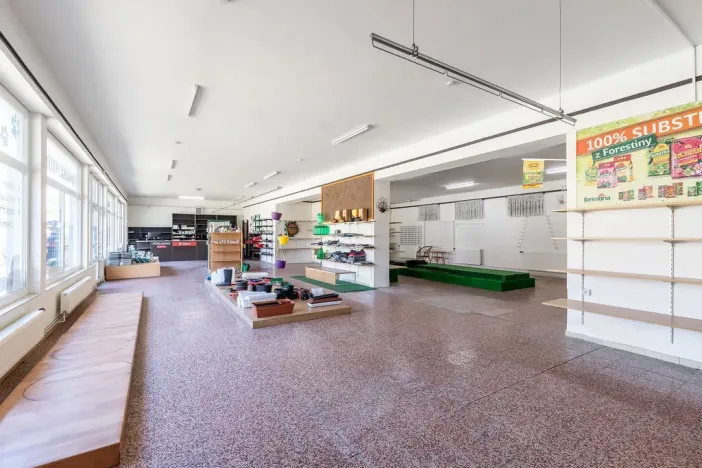 Prodej obchodního prostoru, Drnholec, nám. Svobody, 484 m2