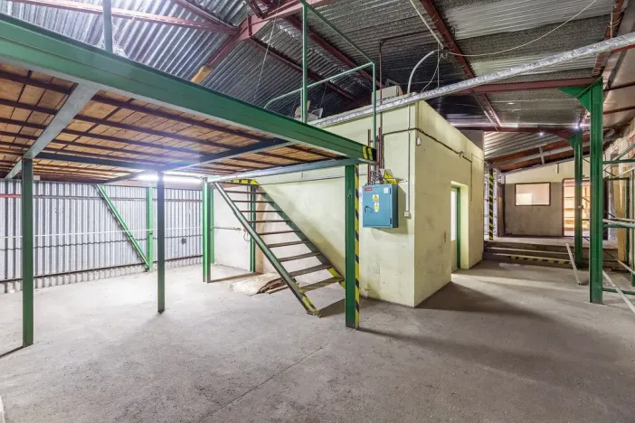 Prodej obchodního prostoru, Drnholec, nám. Svobody, 484 m2