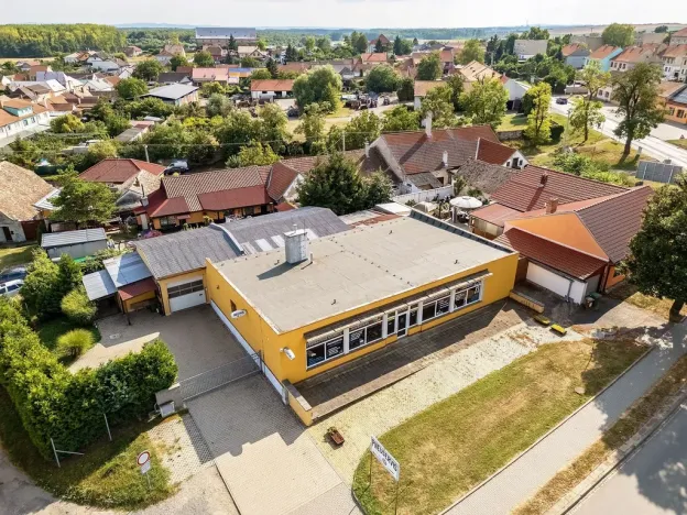 Prodej obchodního prostoru, Drnholec, nám. Svobody, 484 m2