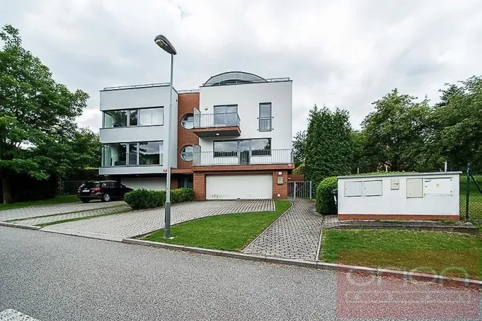 Pronájem rodinného domu, Praha - Nebušice, K vinicím, 230 m2