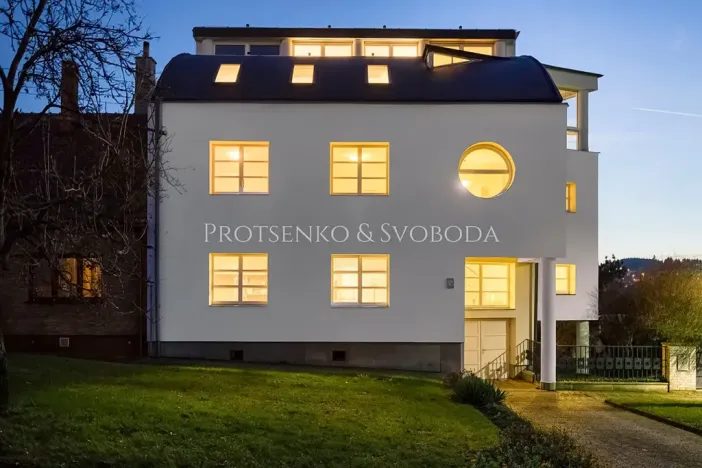 Prodej vily, Křižanov, Benešovo náměstí, 530 m2