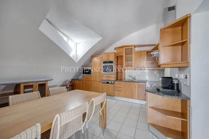 Prodej kanceláře, Křižanov, Benešovo náměstí, 530 m2