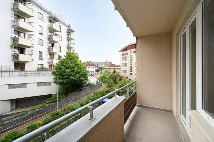 Pronájem bytu 1+kk, Praha - Kyje, Za černým mostem, 34 m2