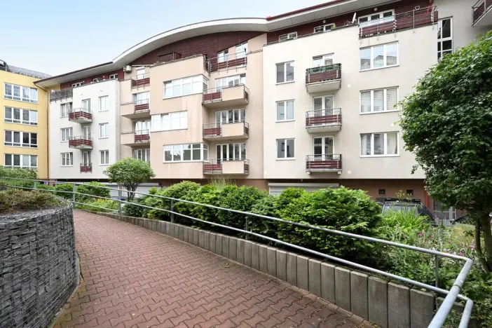 Pronájem bytu 1+kk, Praha - Kyje, Za černým mostem, 34 m2