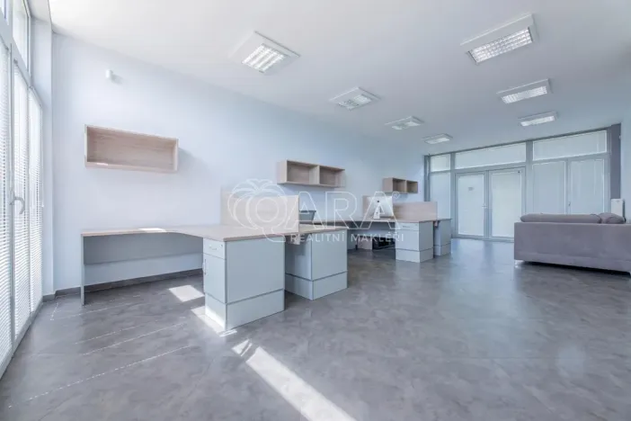 Pronájem kanceláře, Jesenice, Nákupní, 77 m2
