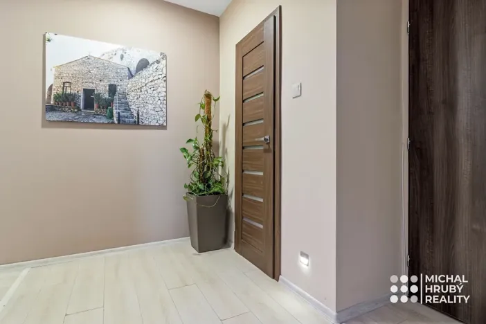 Prodej bytu 2+kk, Ostrava, Vrázova, 79 m2