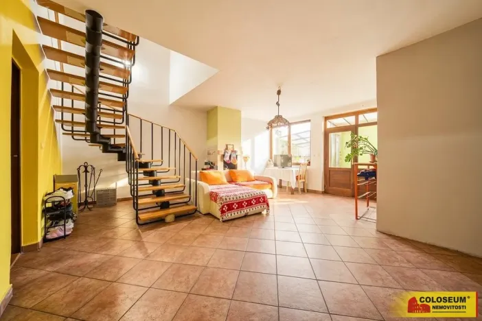 Prodej obchodního prostoru, Pohořelice, 350 m2